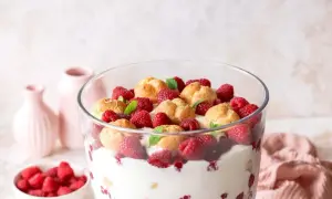 Windbeutel-Himbeer-Dessert: Blitzschnell & köstlich (10 Min.)