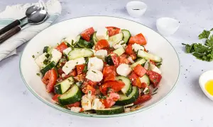 Tomaten-Gurken-Salat mit Feta: Das beste Rezept & einfache Tipps
