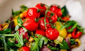 Salat grillen: Einfache Rezepte für rauchig-knackiges Grillgemüse