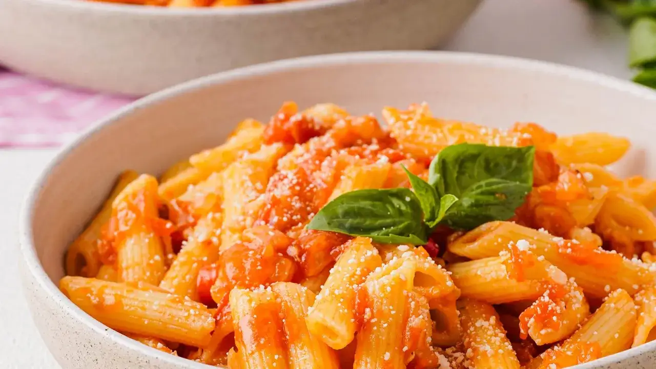 Nudeln mit Tomatensoße Arrabbiata