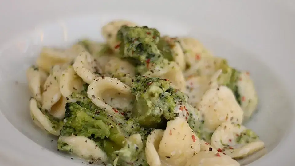 Brokkoli-Pasta mit Knoblauch und Chili